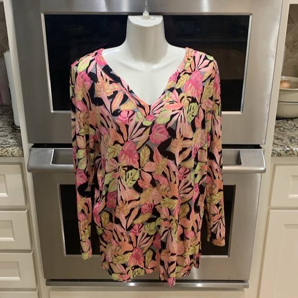 Chico’s size 1 soft and lightweight linen top. See photos for details and - Picture 3 of 11